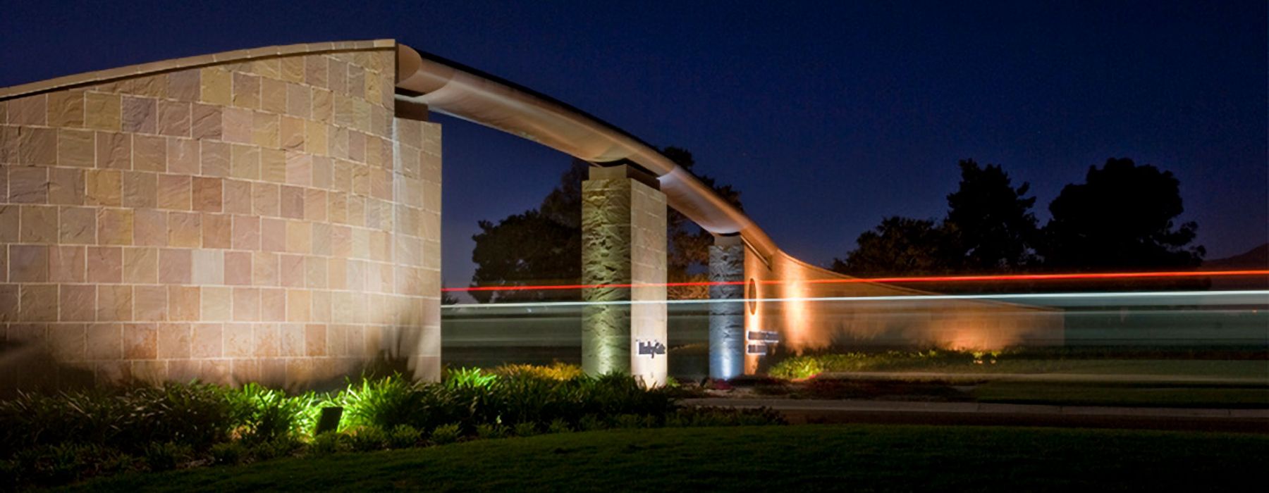 Henley gate at night.